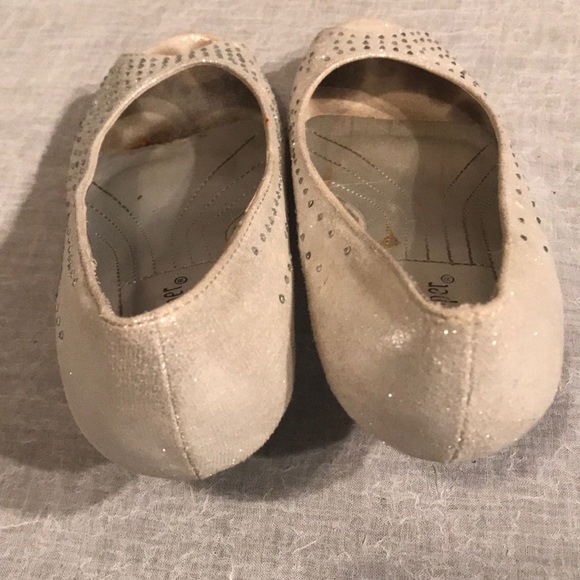 Silver Slipper shimmery silver clear bottom & heel - Picture 6 of 8